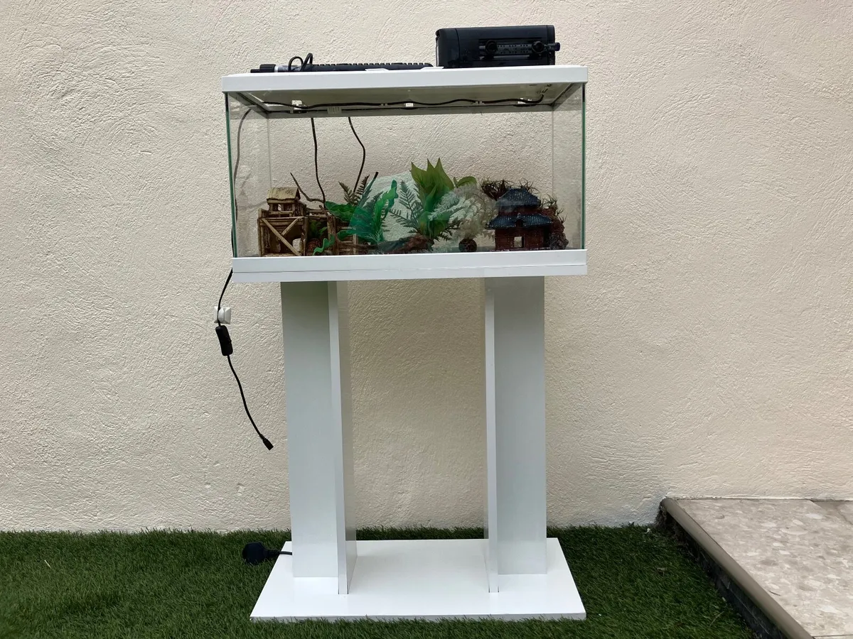 Fish tank 54L with stand and decor - Image 4