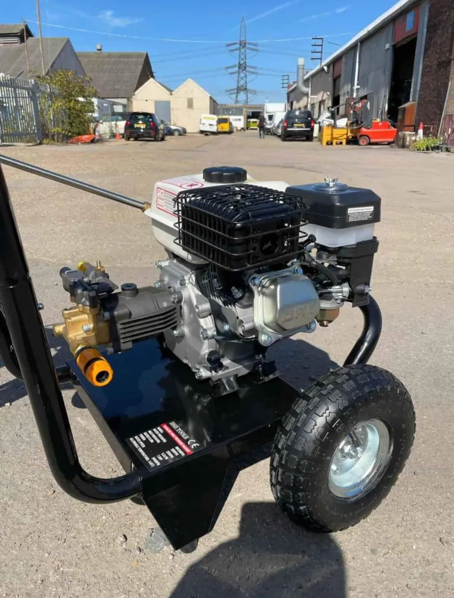 New INDUSTRIAL USE PRESSURE WASHER - Image 1