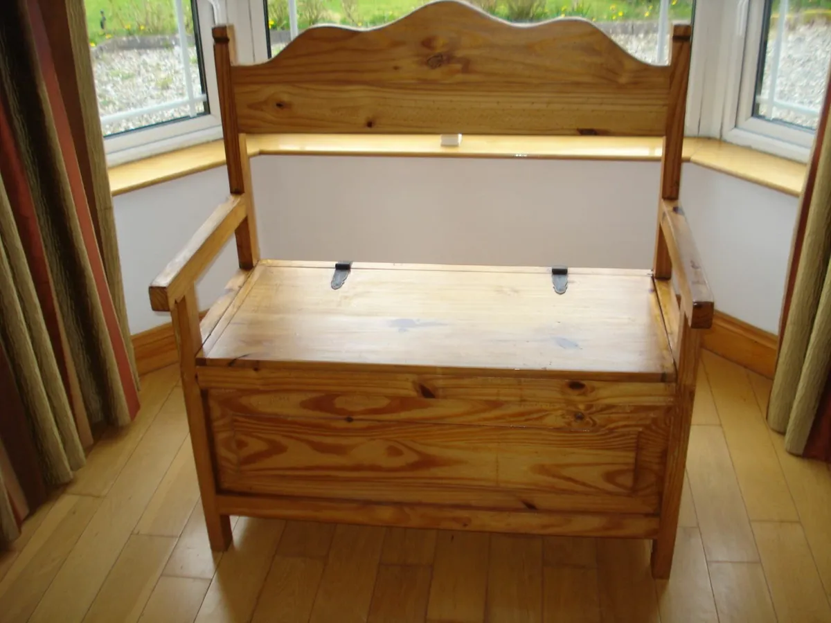 OLD MEXICAN PINE MONKS BENCH. - Image 2