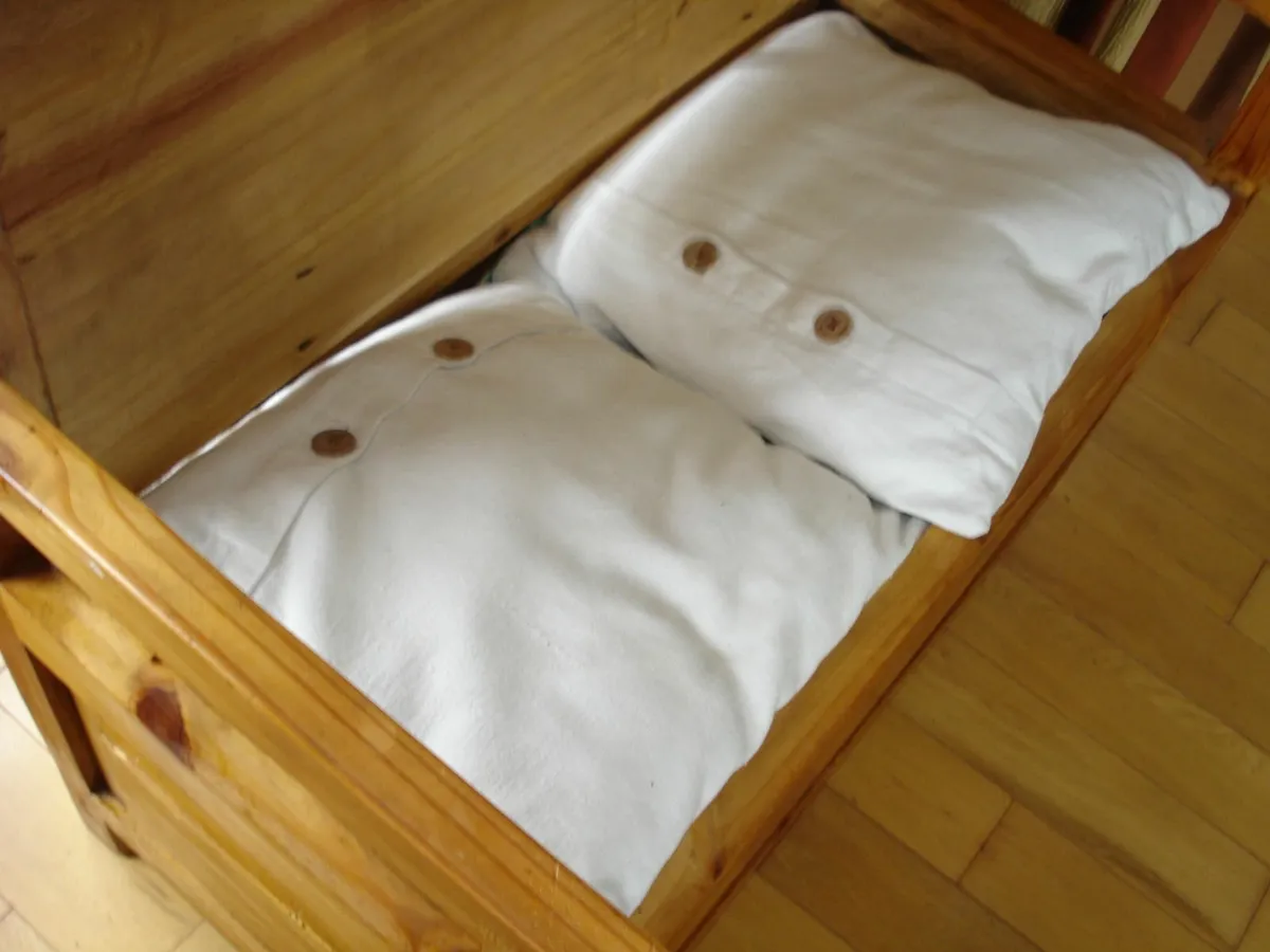 OLD MEXICAN PINE MONKS BENCH. - Image 3