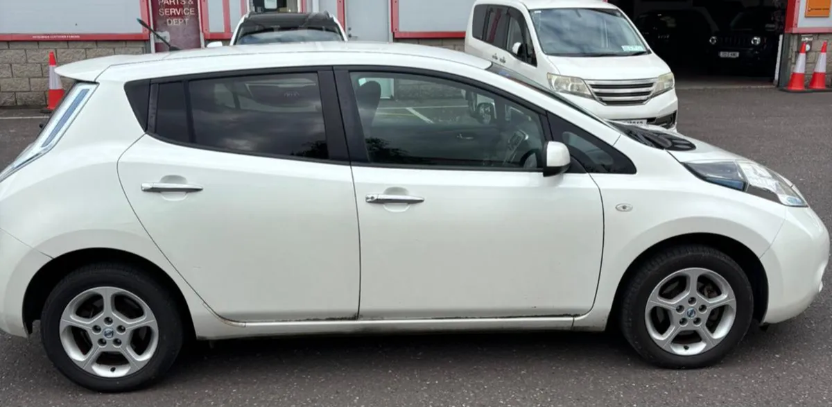 Nissan Leaf Accenta - Image 1