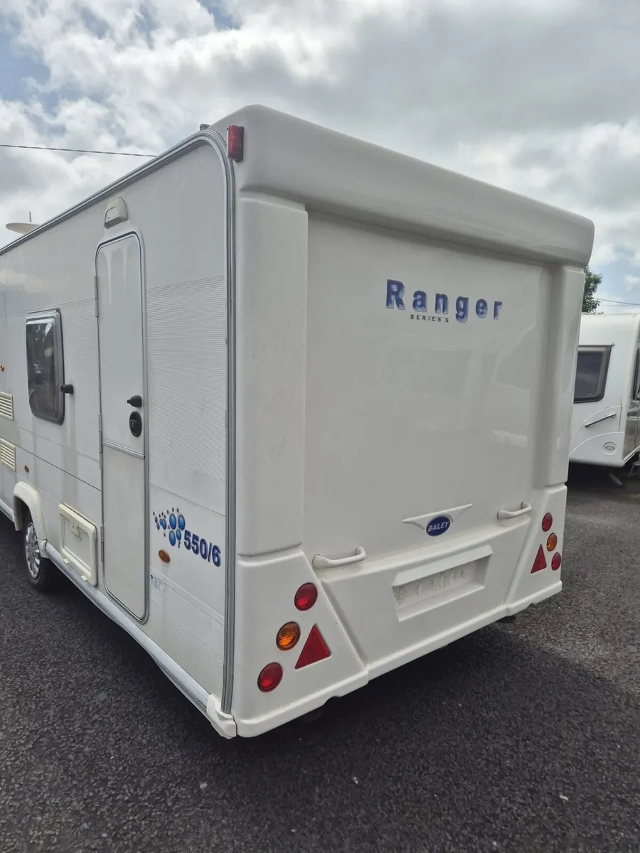 Bailey ranger 6 berth fixed bunk beds - Image 3