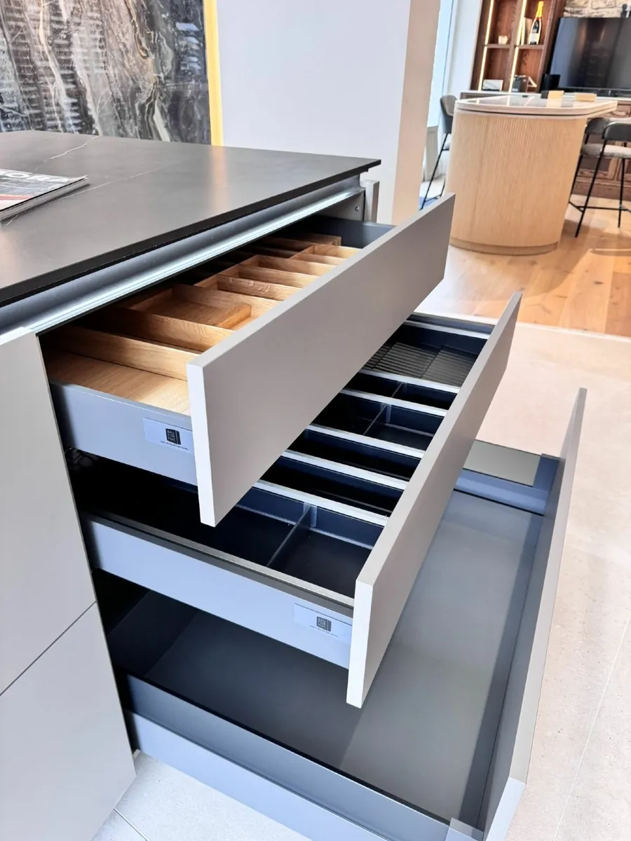 Luxury Bauformat German Kitchen Display – Like New - Image 3