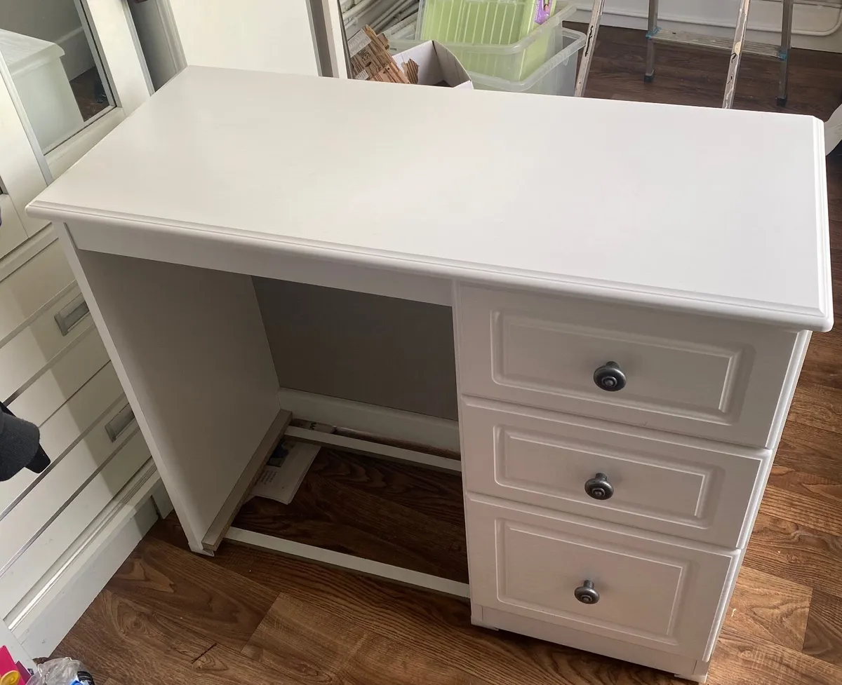 Desk/make up  press