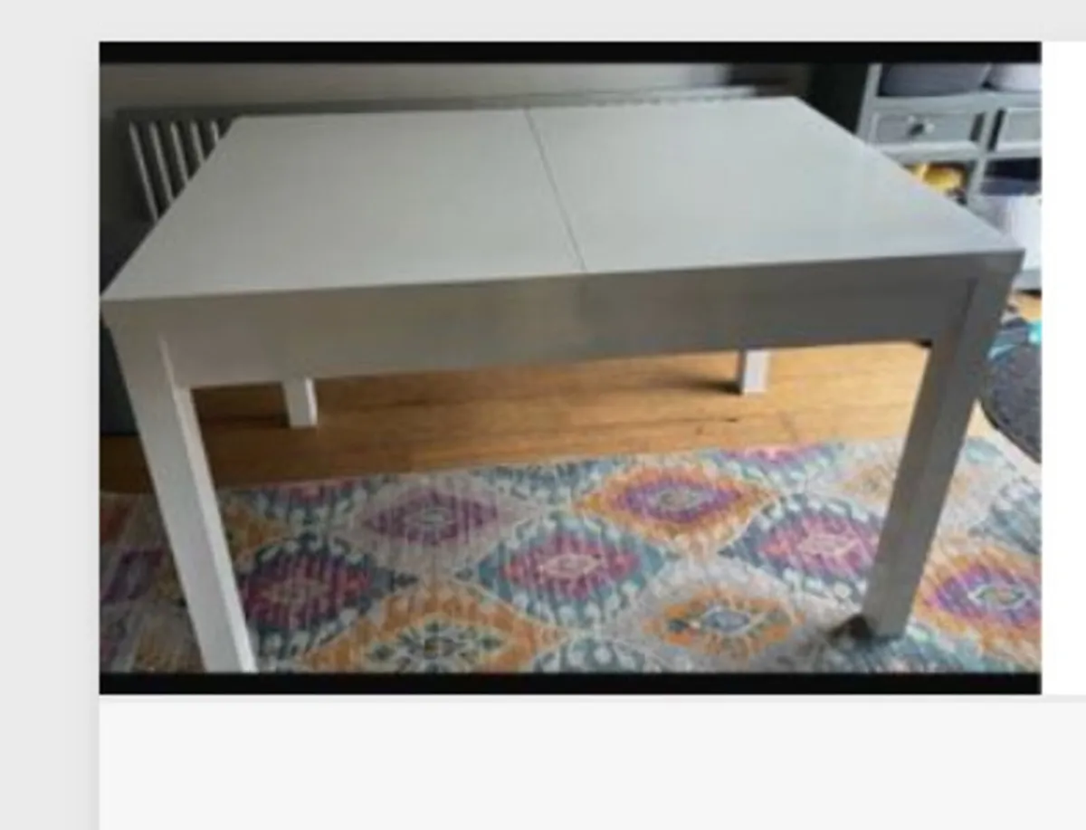 White gloss extendable table