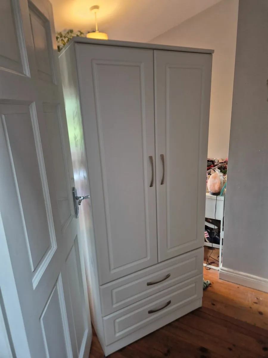 Bedroom furniture - Image 1