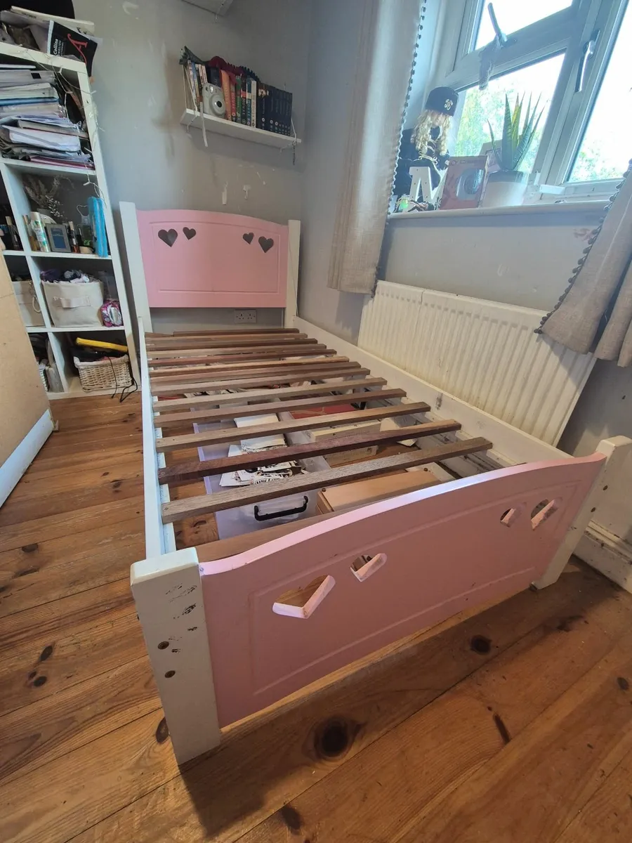 Bedroom furniture - Image 2