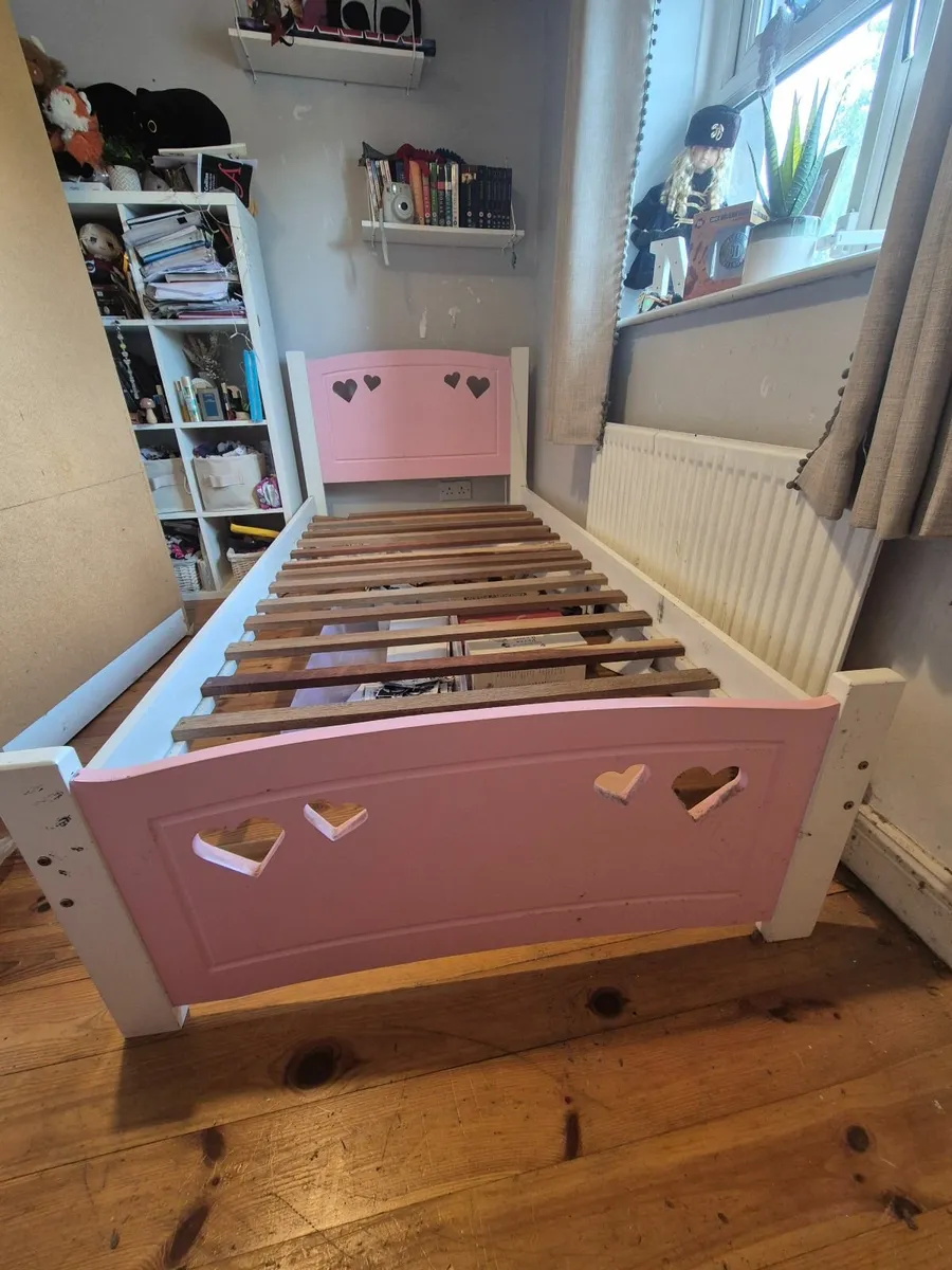 Bedroom furniture - Image 4