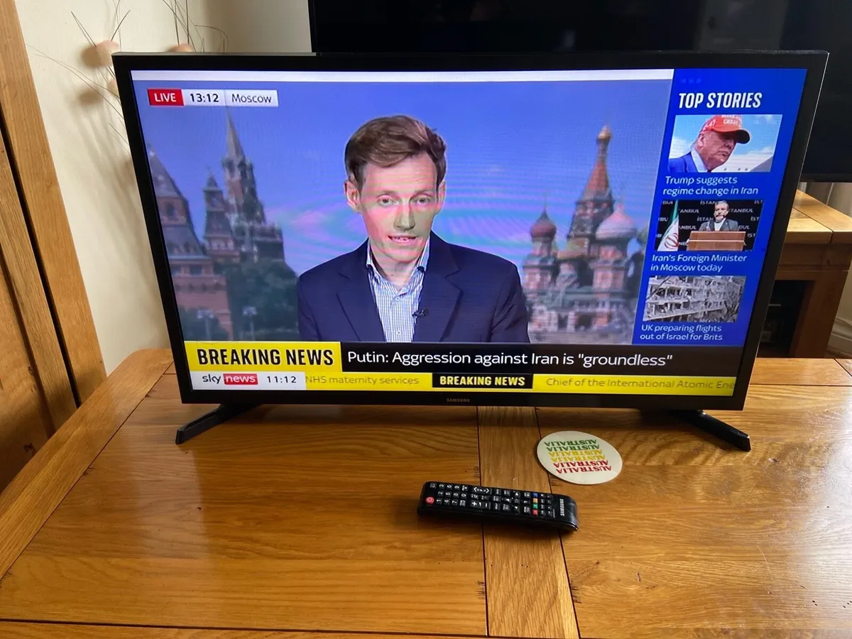 Samsung.  32. Inch. TV - Image 3