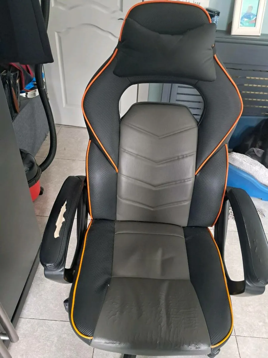 Gaming chair - Image 1