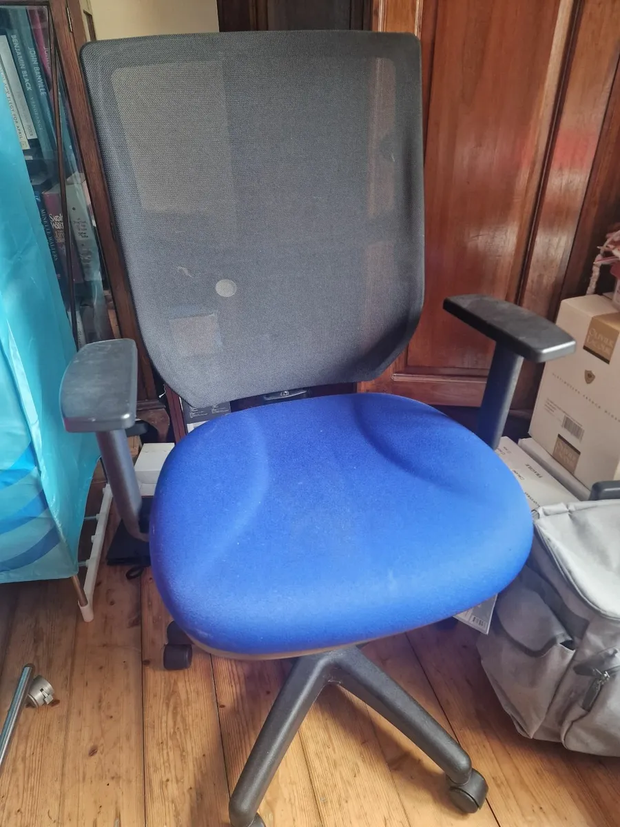 Office chair - Image 1