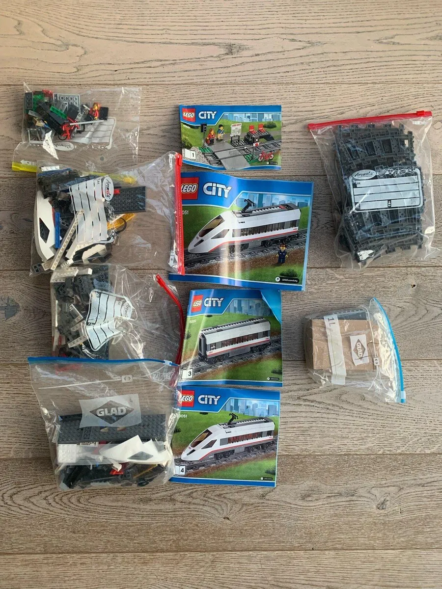 LEGO High-Speed Passenger Train 60051 - Image 3
