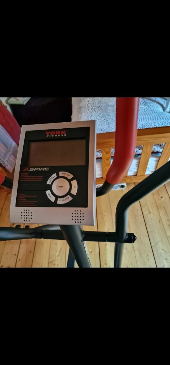 Cross trainer - Image 1