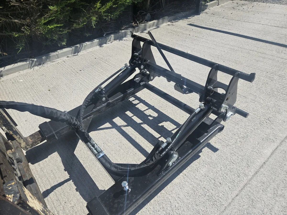 Forklift attachment with euro headstock - Image 2