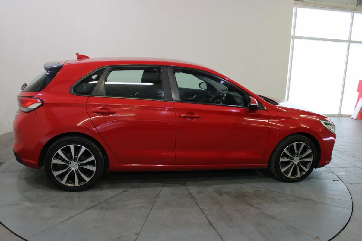 Hyundai i30 1.6crdi SE NAV ISG - Image 3