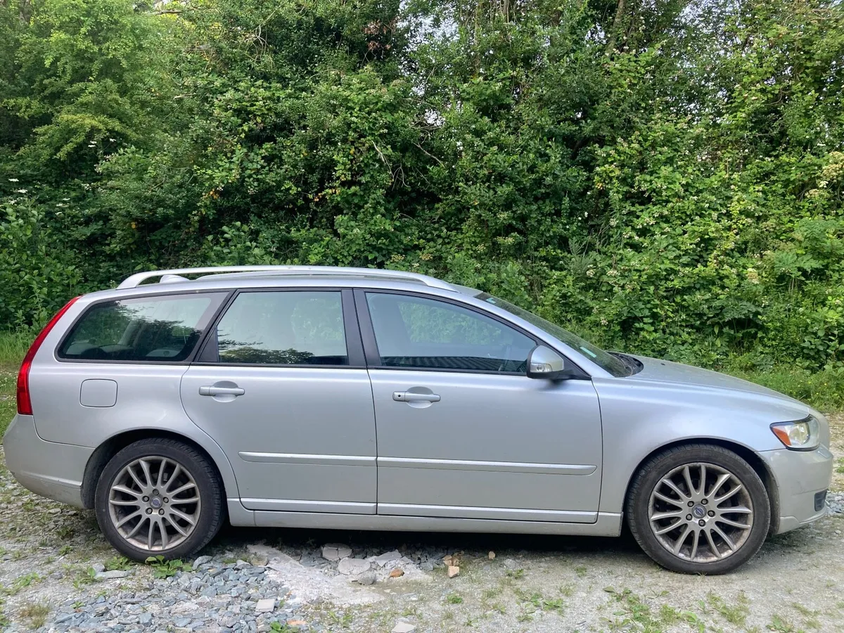 Volvo V50 2011 - Image 1