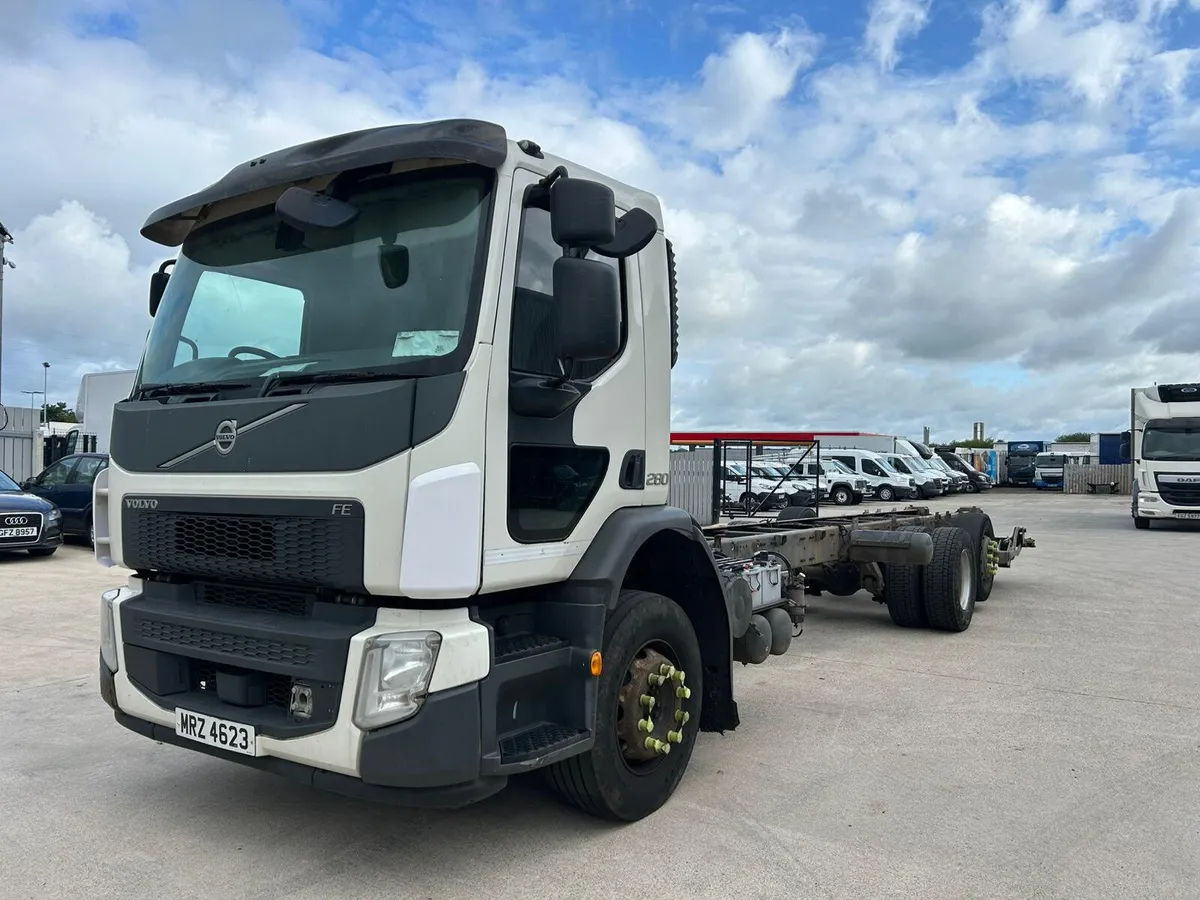 June 2017 Volve FLE Chassis Cab - Image 3