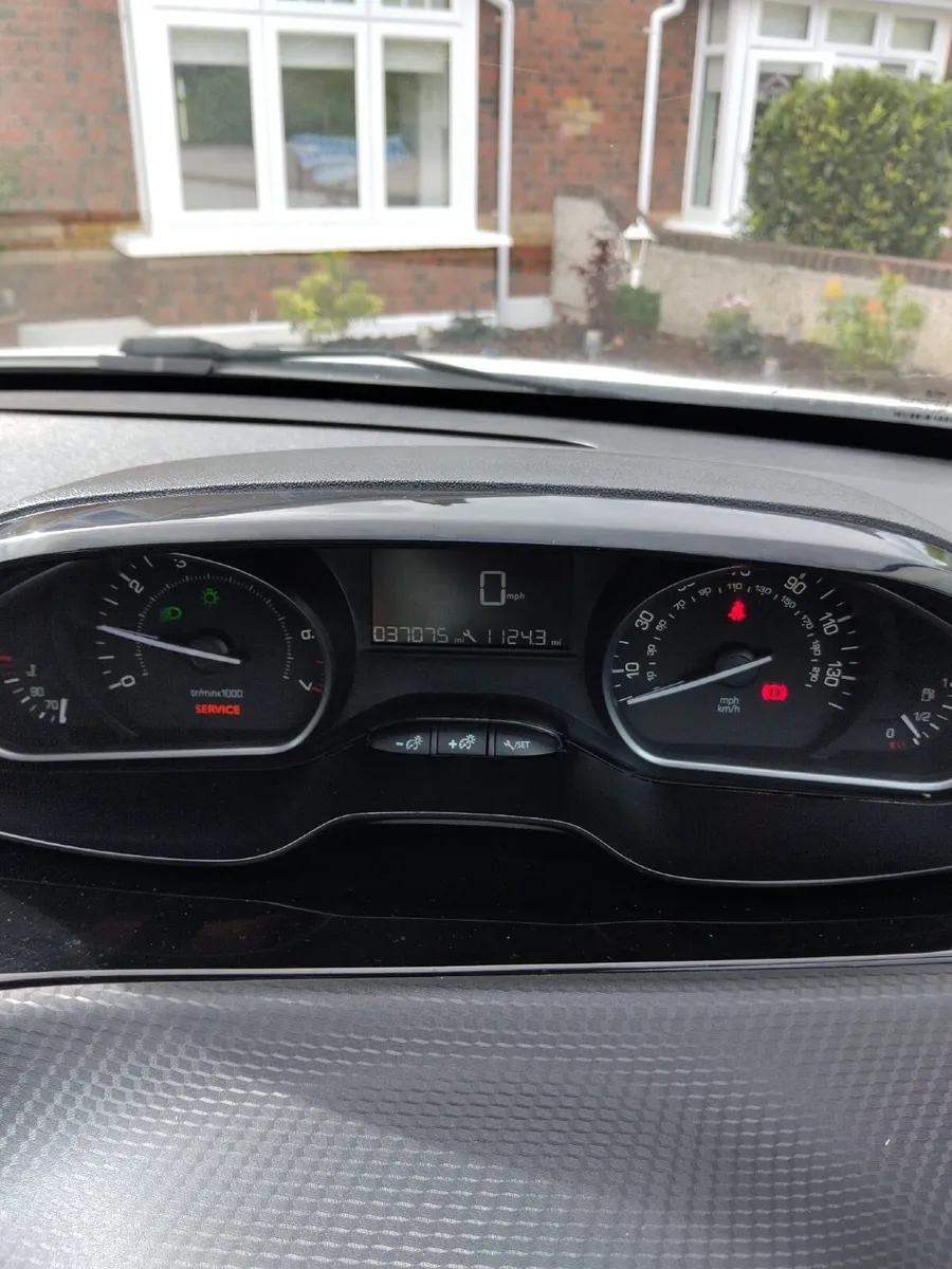 Peugeot 2008 2017 - Image 2