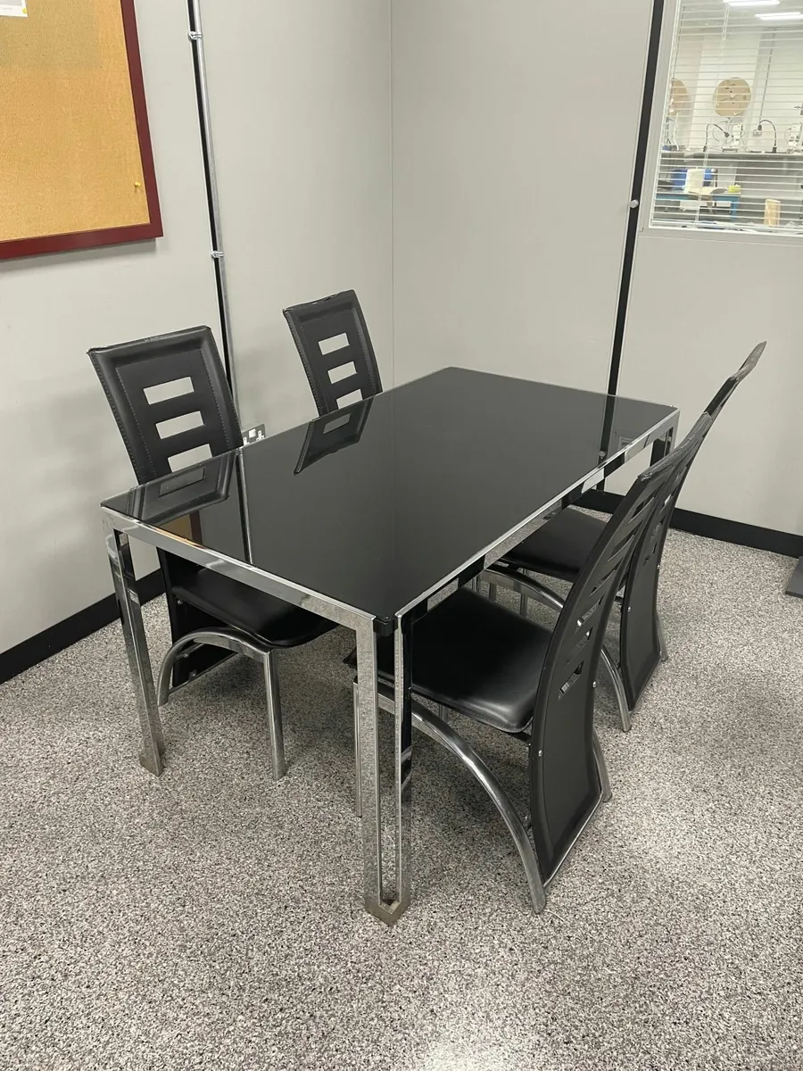 Kitchen Table and 4 Chairs - Image 1