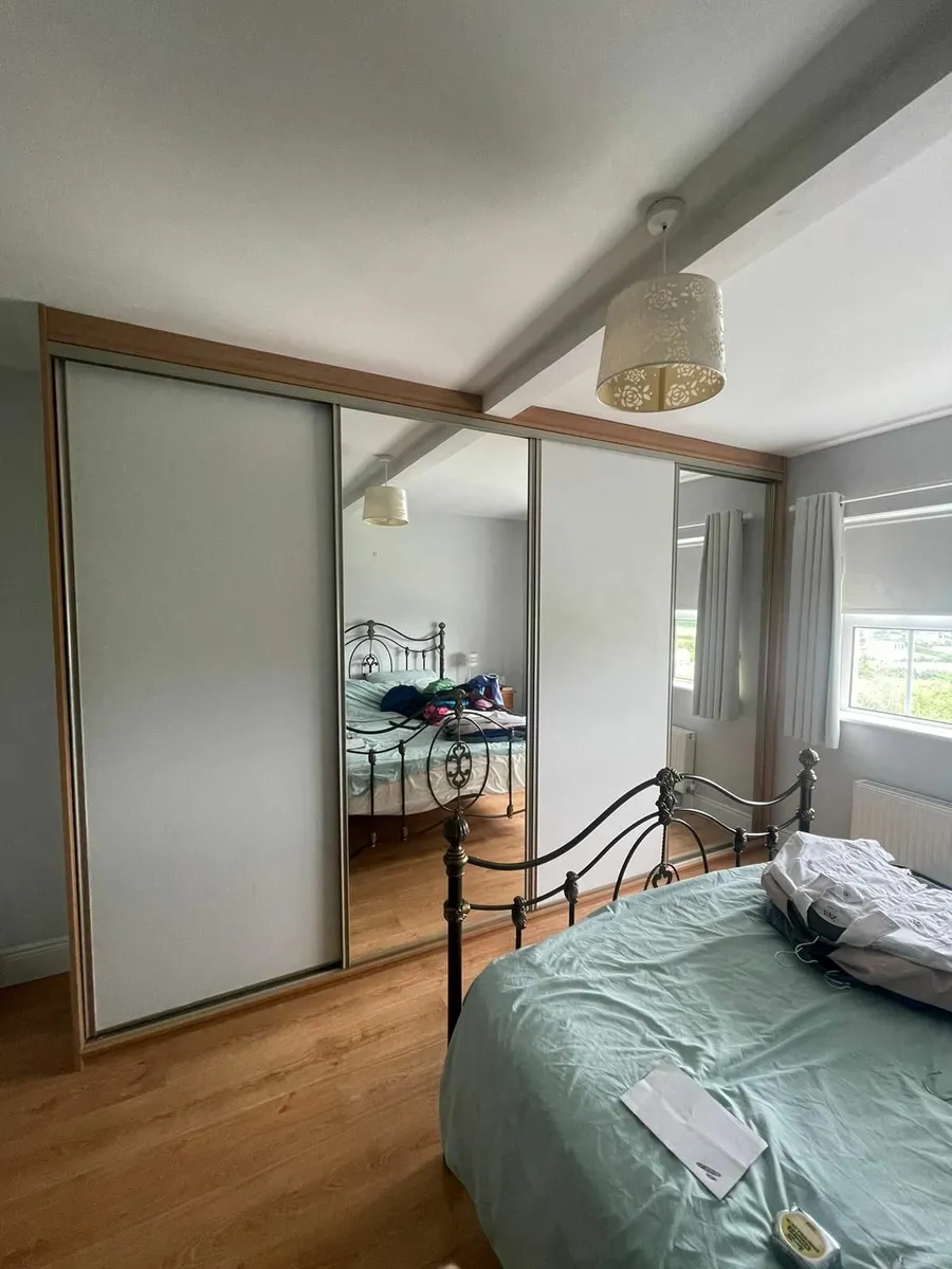 Sliding door wardrobe - Image 1