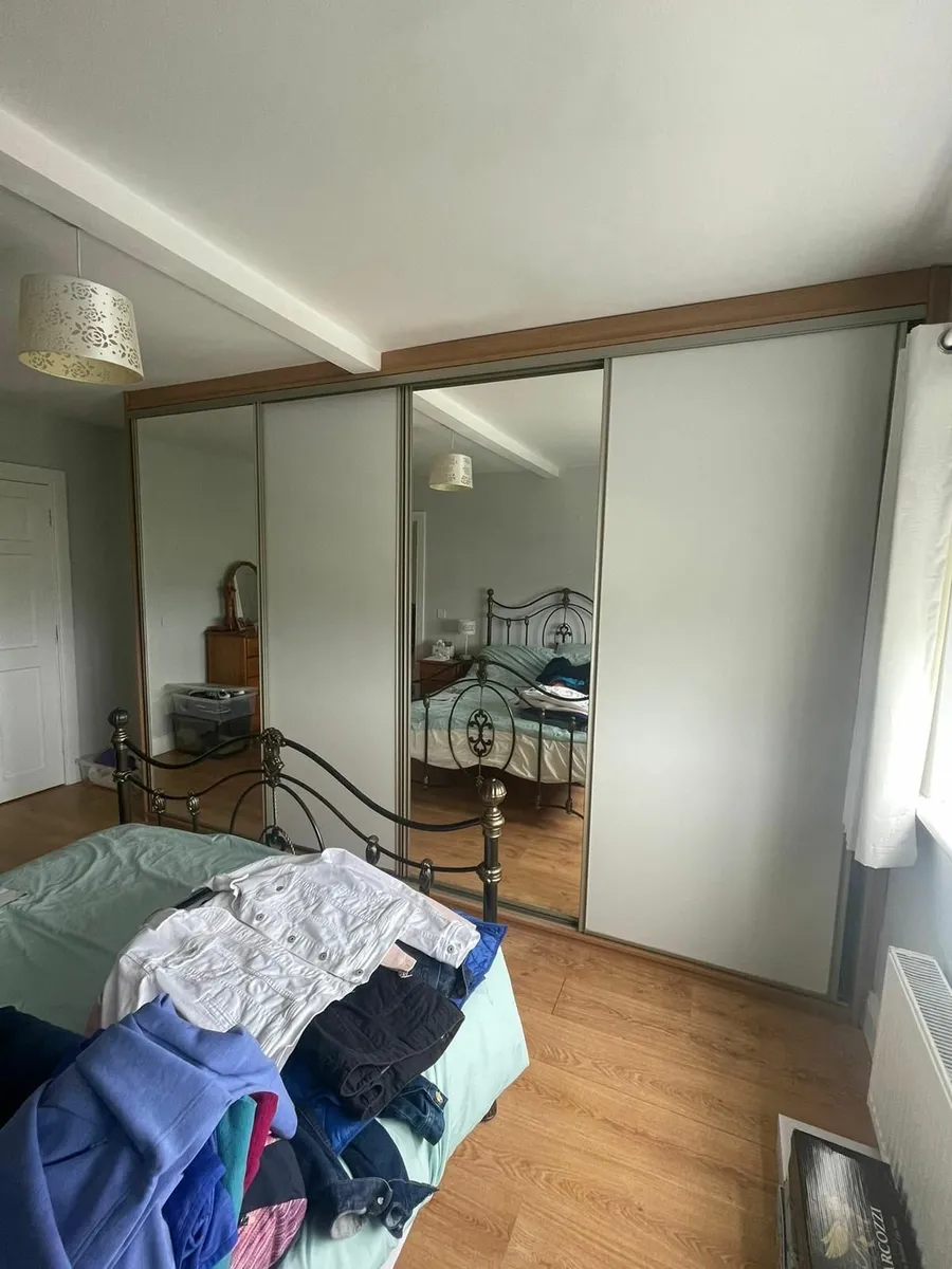 Sliding door wardrobe - Image 2