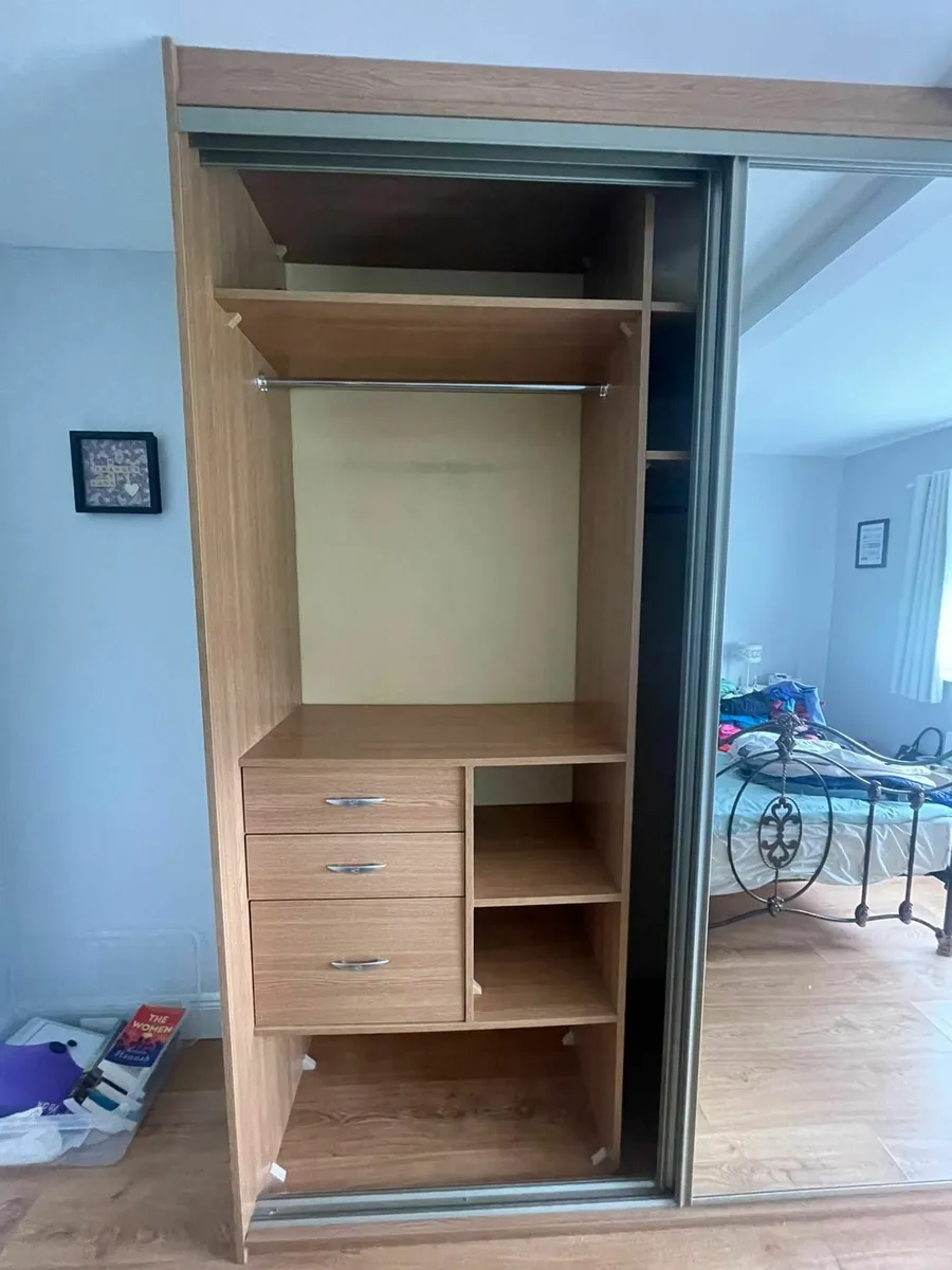 Sliding door wardrobe - Image 4