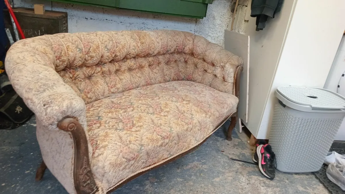Chesterfield sofa - Image 1