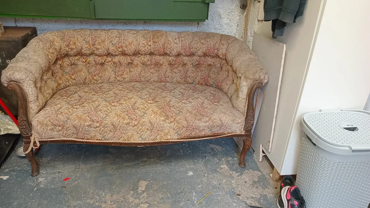 Chesterfield sofa - Image 2