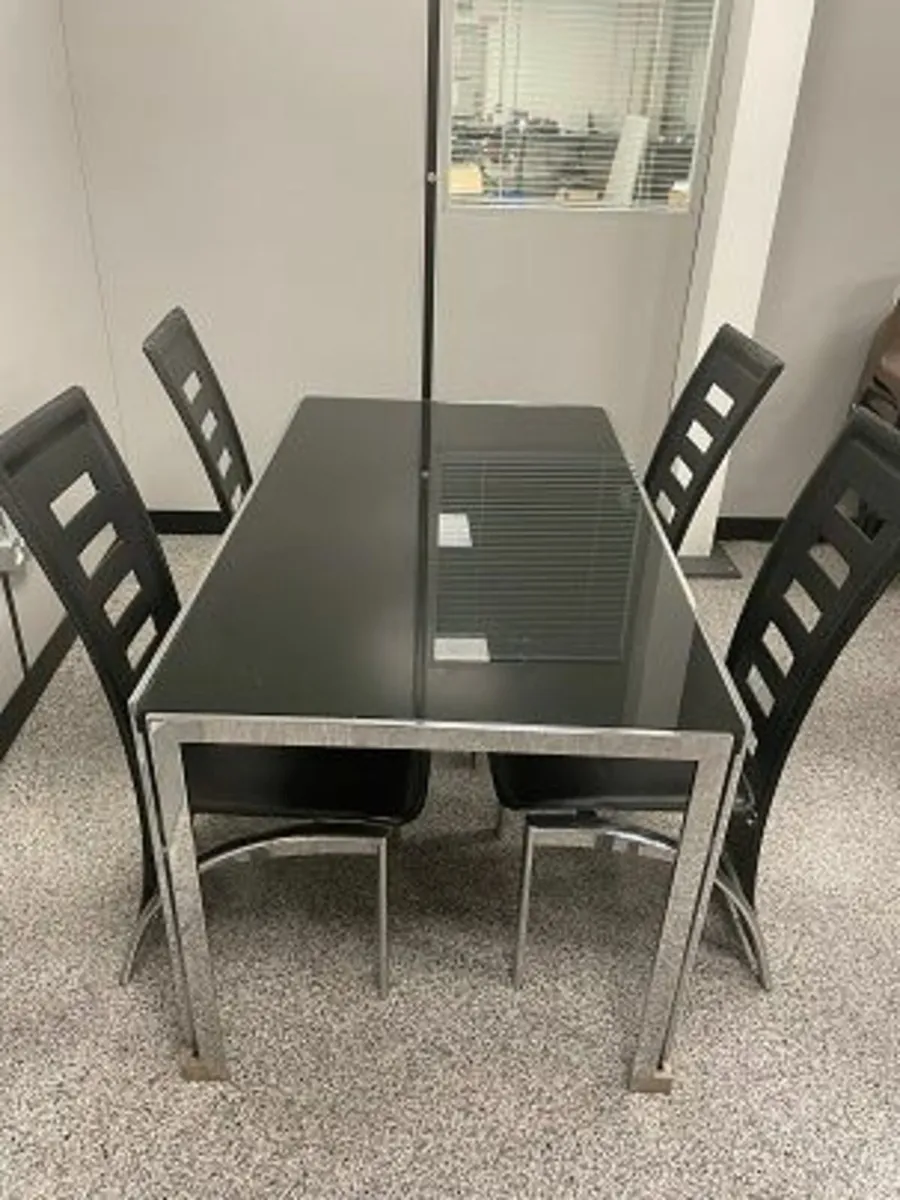 Kitchen Table and 4 Chairs - Image 2