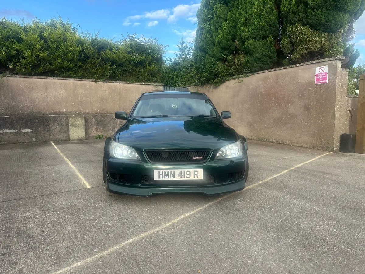 Lexus IS200 Sport - Image 2