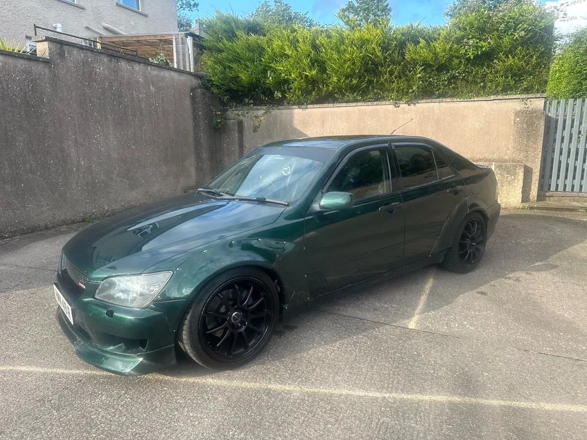 Lexus IS200 Sport - Image 3