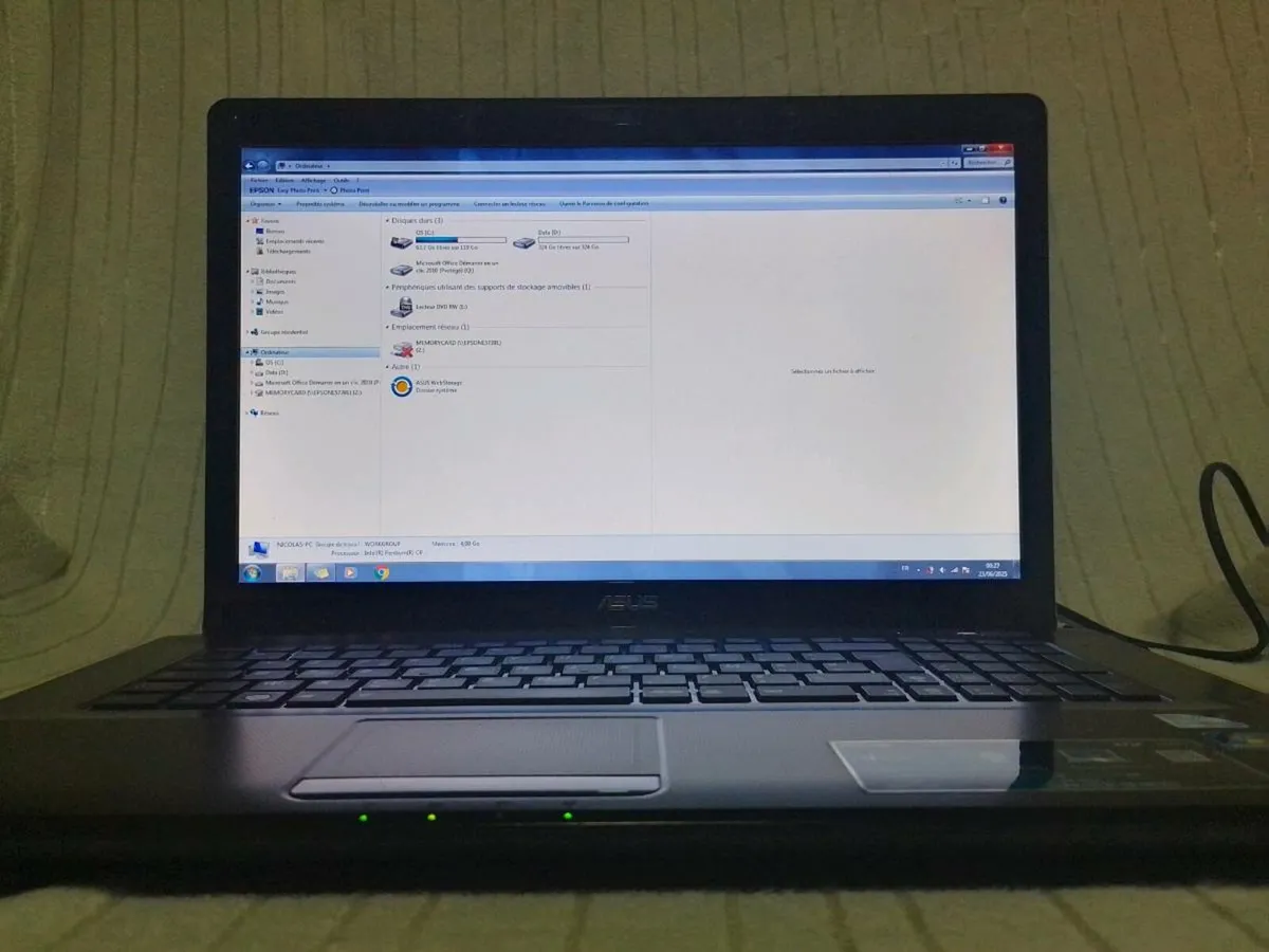 17.3" Laptop with French keyboard layout & numpad - Image 2