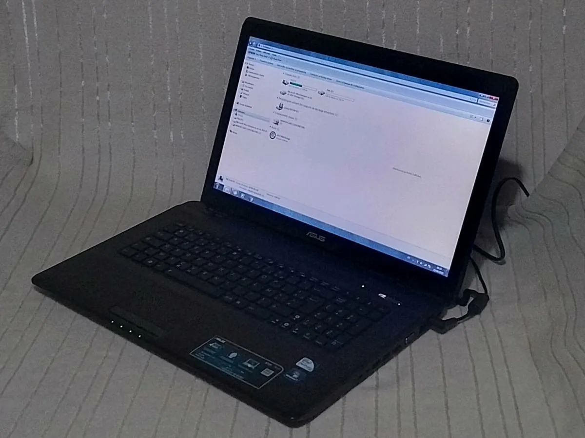 17.3" Laptop with French keyboard layout & numpad - Image 4