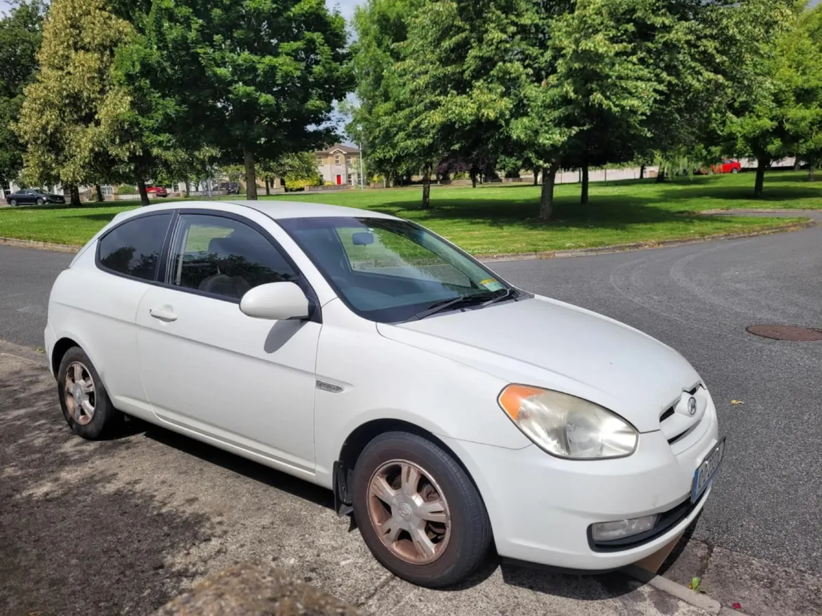 Hyundai Accent 2010 - Image 1