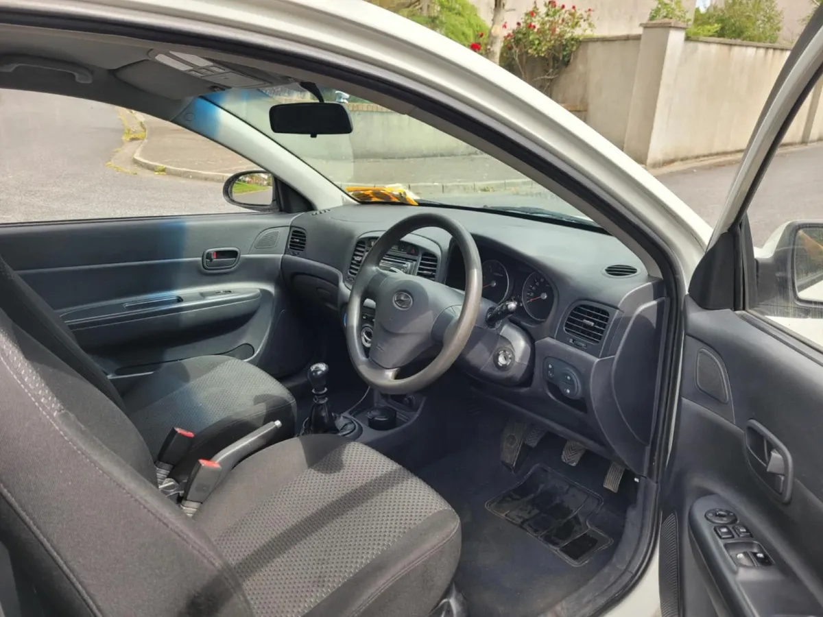 Hyundai Accent 2010 - Image 3