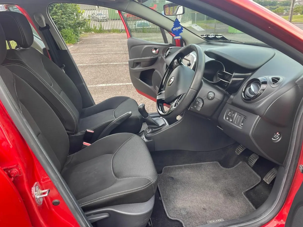 Renault Clio 2015 + thule bike racks & roof bars - Image 2