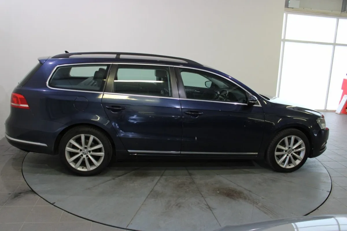 Volkswagen Passat 2.0 TDI Executive Estate - Image 3