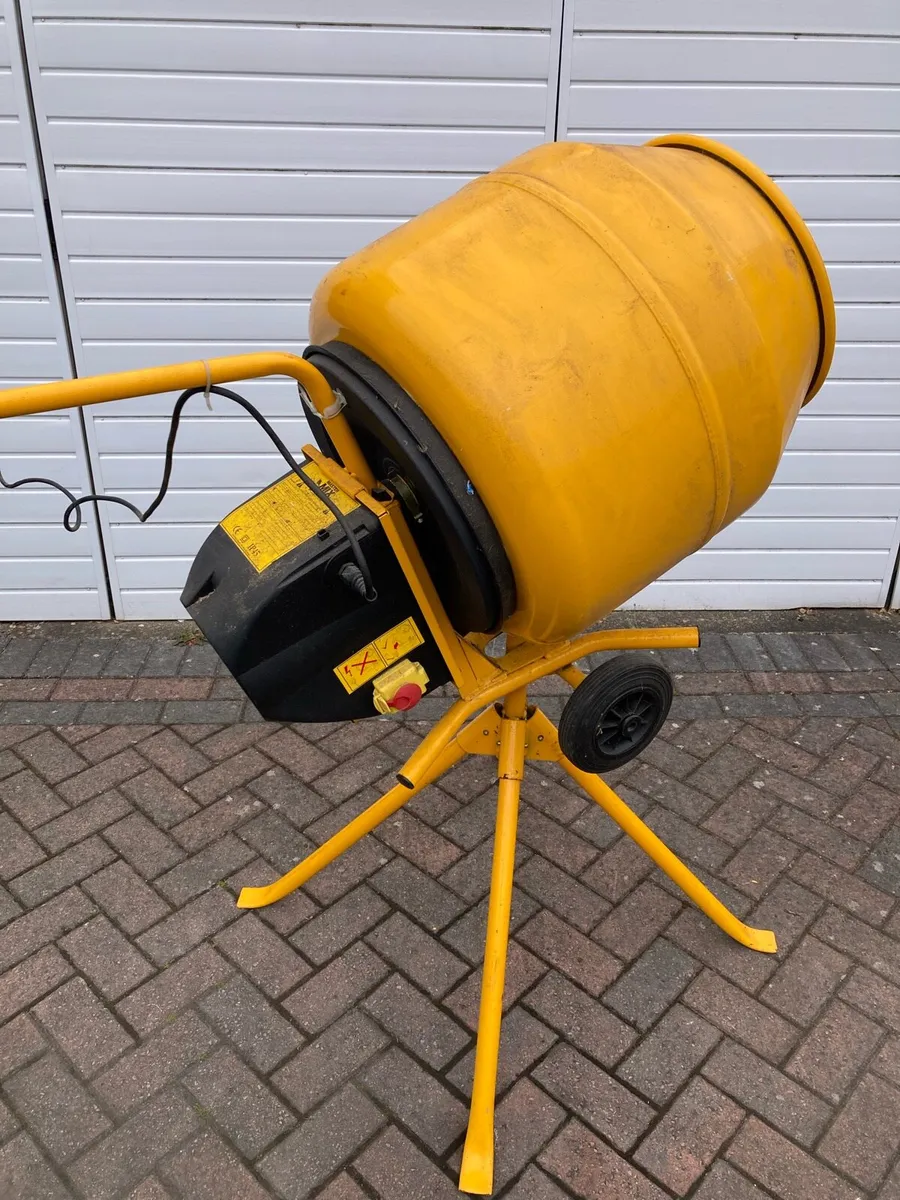 Cement mixer - Image 1