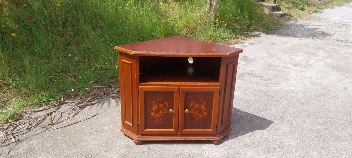 Living room corner cabinet - Image 1
