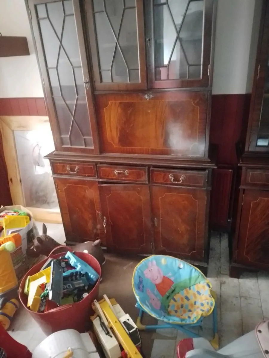 Display cabinets x2 - Image 2