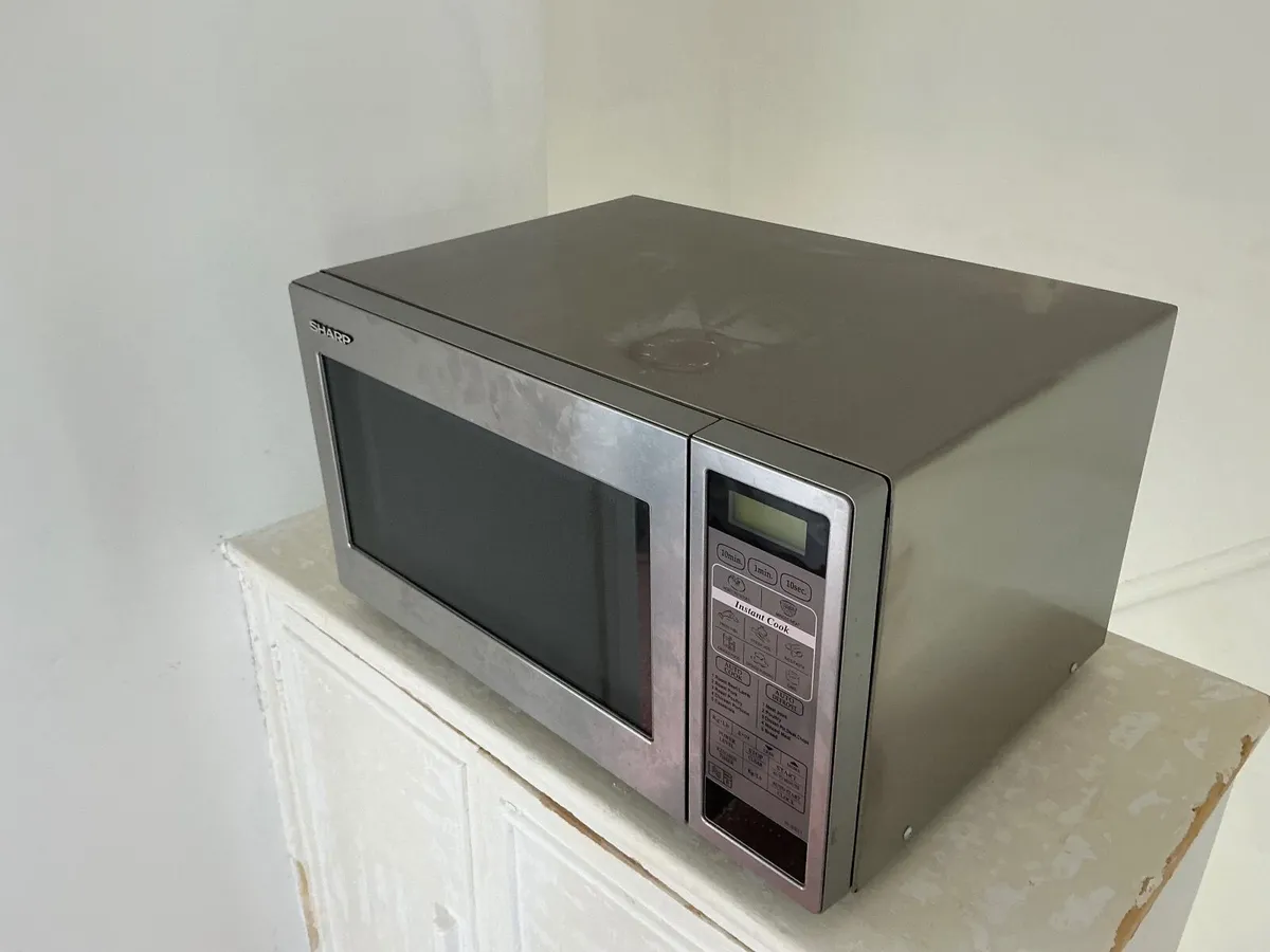 Microwave - Sharp 900W - Image 1