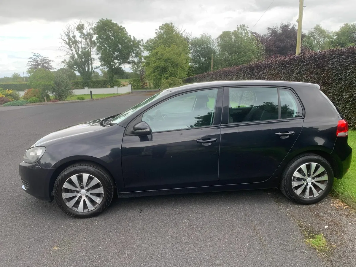 Volkswagen Golf 2010 - Image 2
