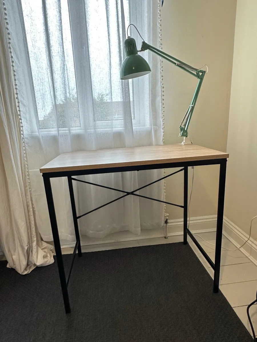 Office table - Image 1