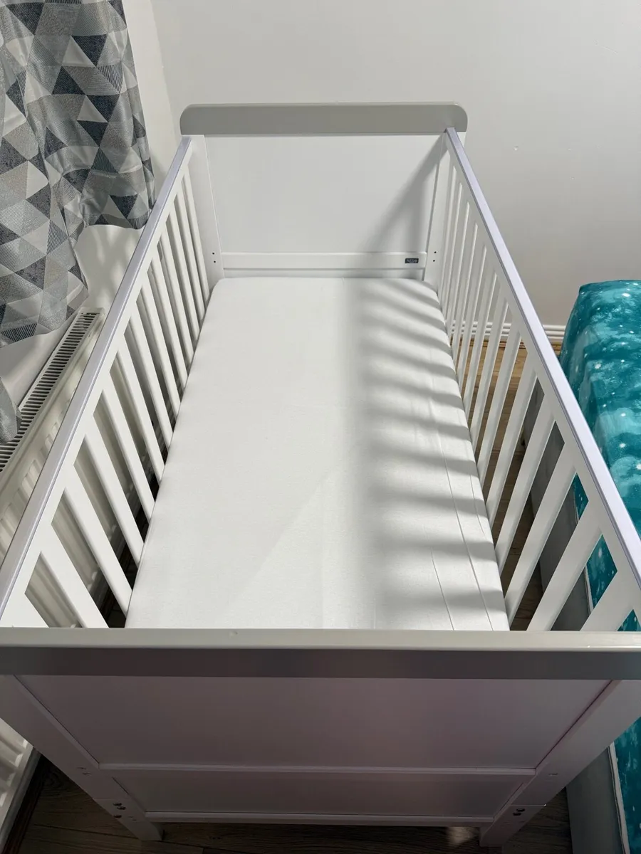 Tutti Bambini Cot bed with mattress - Image 2