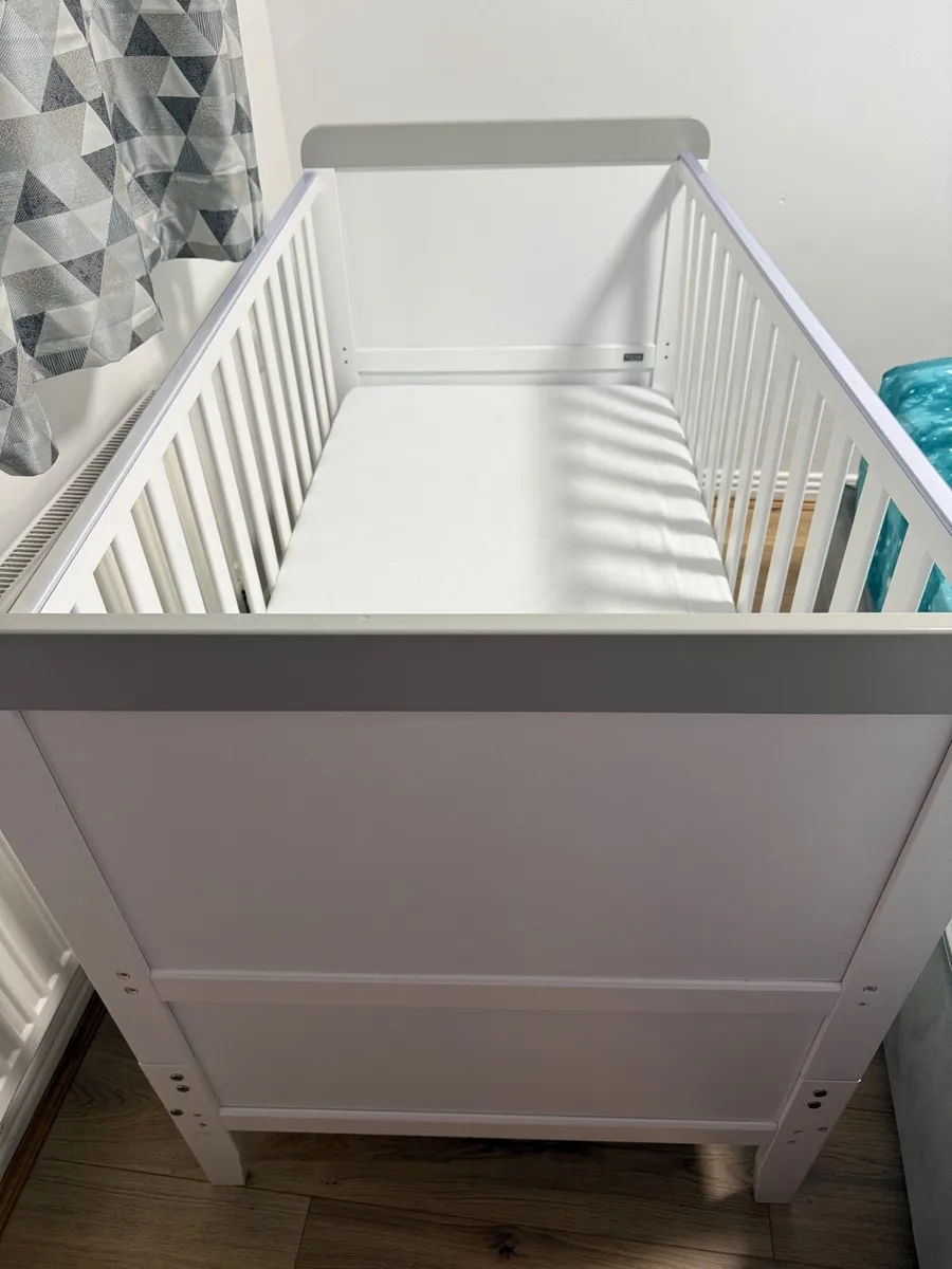 Tutti Bambini Cot bed with mattress - Image 1