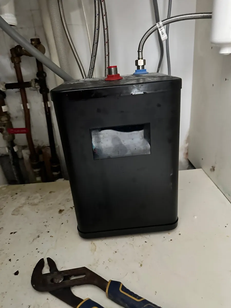 Hot water tap with boiler and filer + sink - Image 3