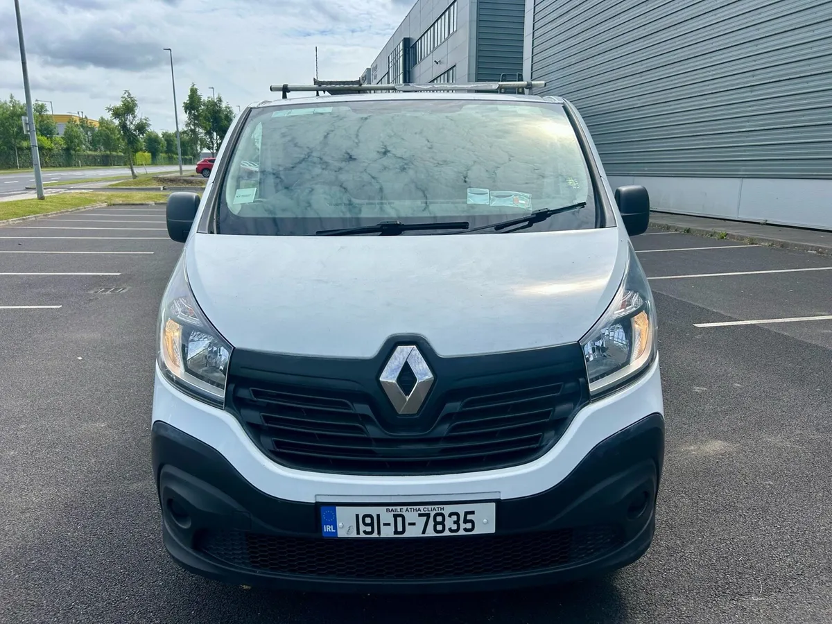 2019 Renault trafic LWB - Image 3