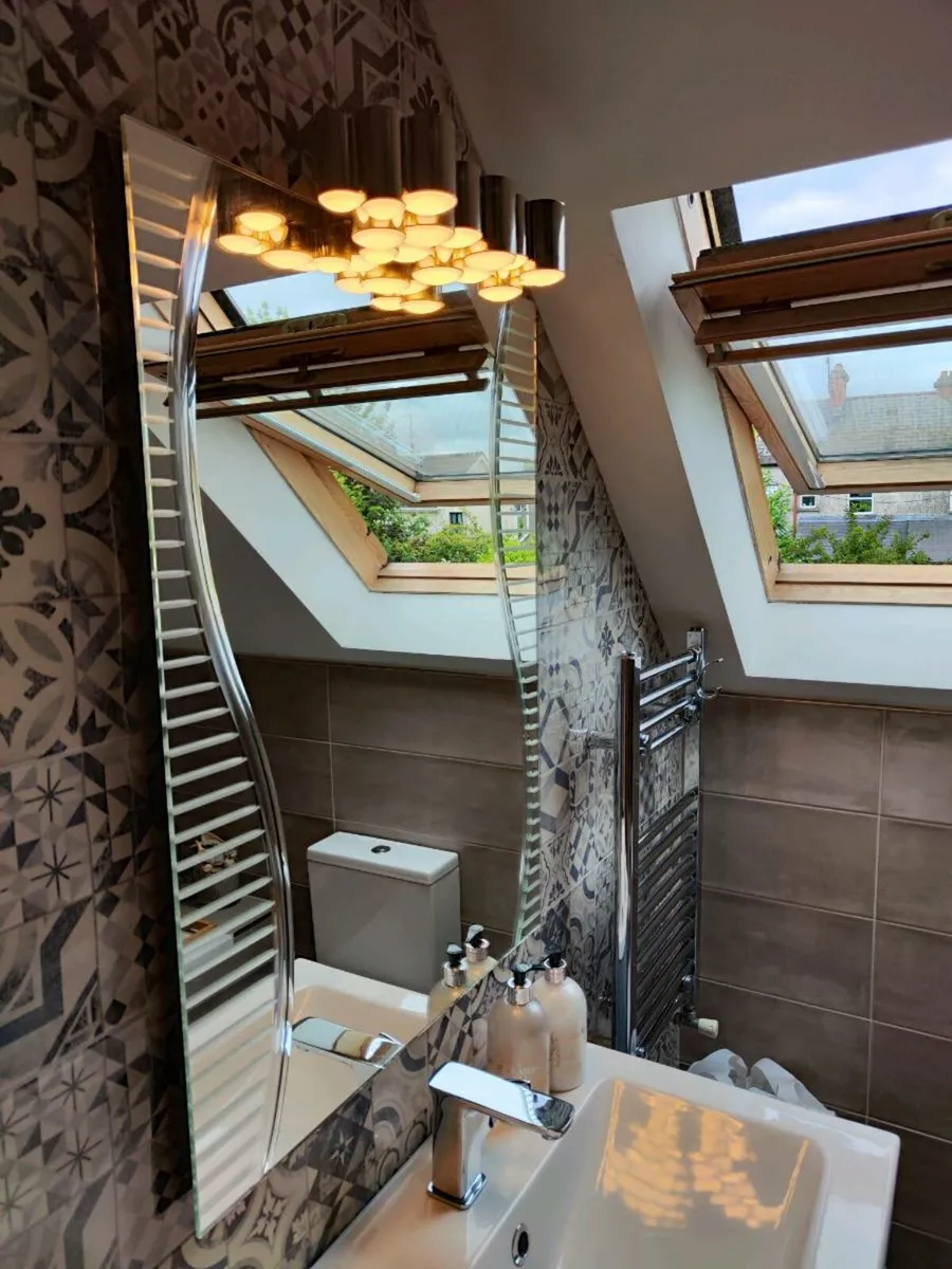Bathroom furniture - Image 1