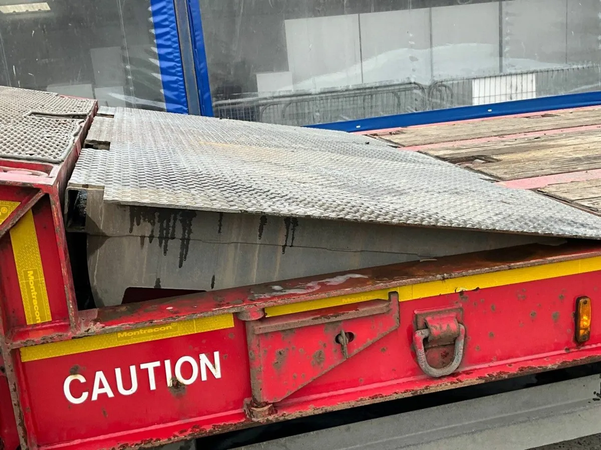 MONTRACON 45ft TRI AXLE LOW LOADER ON AIR - Image 3