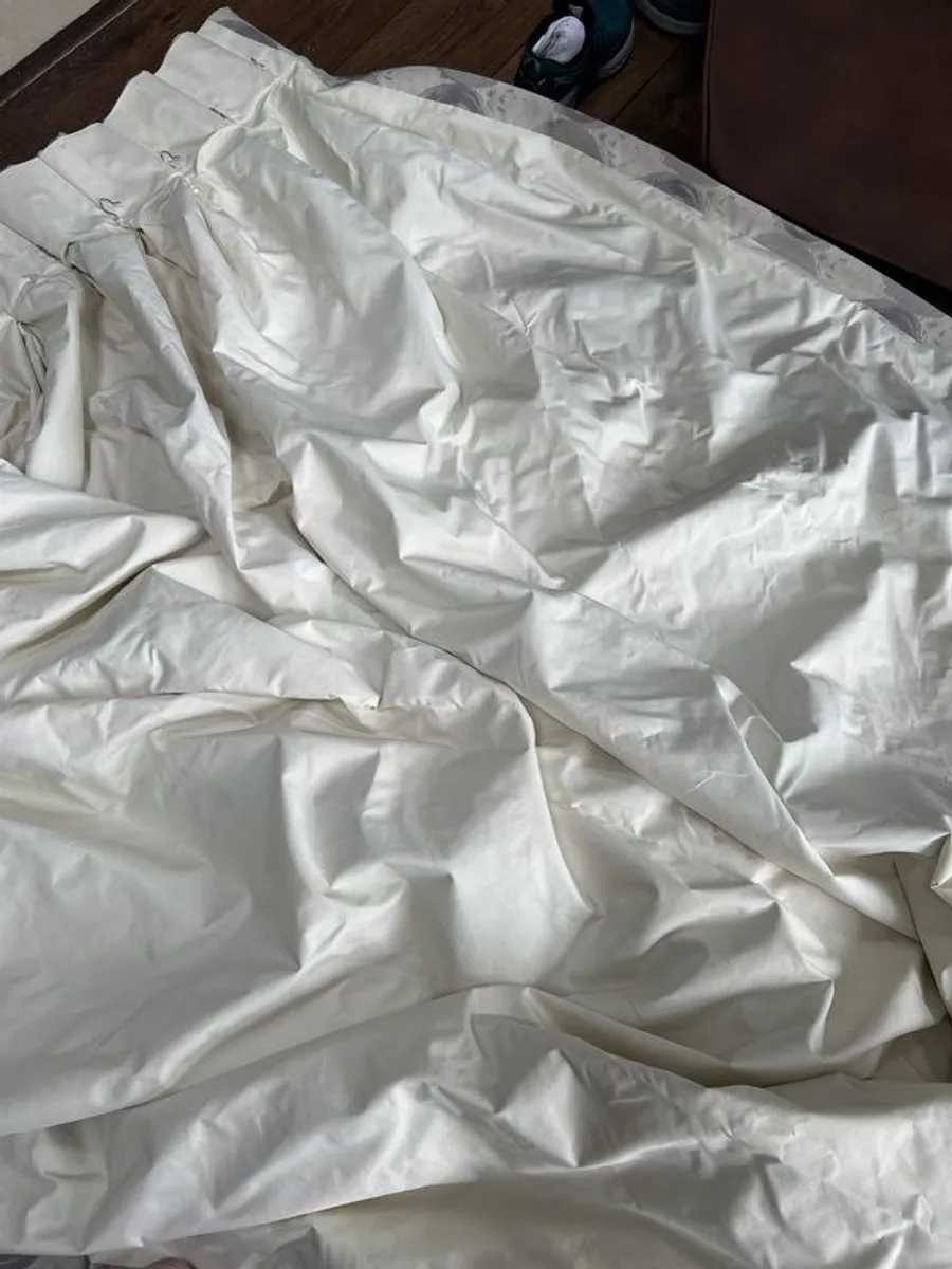 curtains - Image 1